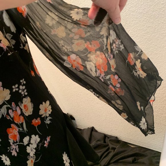 Black crossover bodice top with long sheer sleeves size XL very good condition - Picture 10 of 14